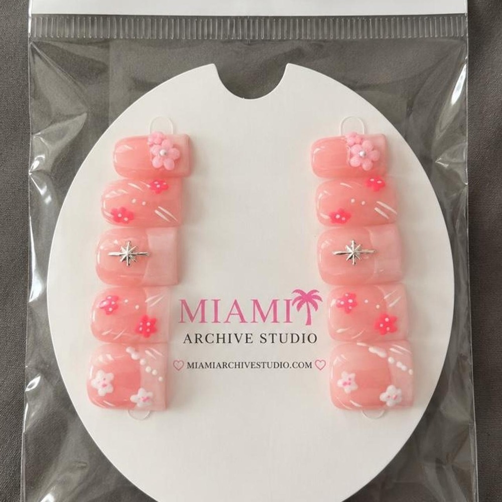 Handmade Pink Floral Press On Nails Short Square Reusable Glue On Nail Set 10
